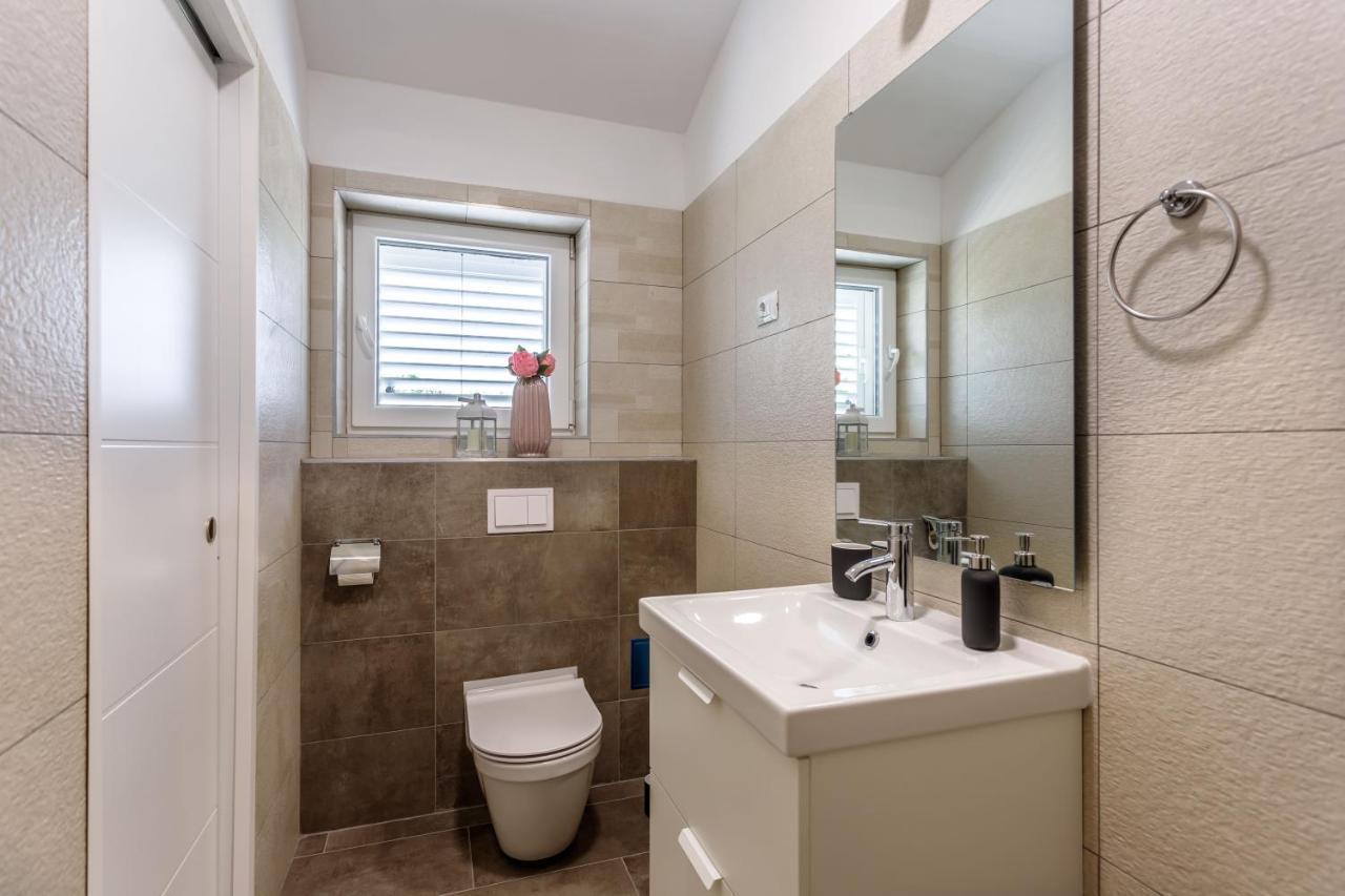 فيلا Casa Di Oliva-House With Heated Pool & Jacuzzi In Trilj, Croatia المظهر الخارجي الصورة