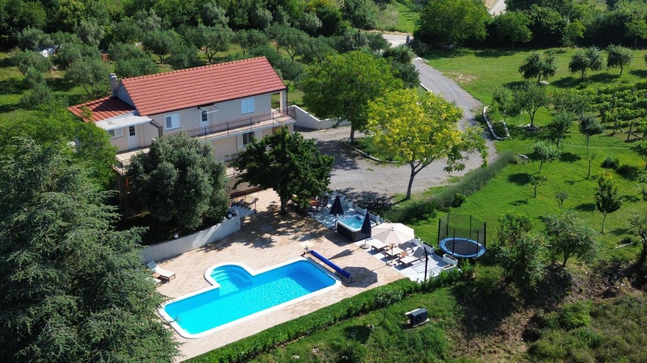 فيلا Casa Di Oliva-House With Heated Pool & Jacuzzi In Trilj, Croatia المظهر الخارجي الصورة