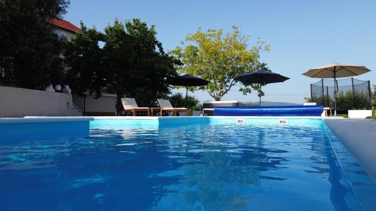 فيلا Casa Di Oliva-House With Heated Pool & Jacuzzi In Trilj, Croatia المظهر الخارجي الصورة